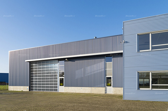 Промышленные ворота с панорамным остеклением Doorhan ISD02 (4800х3000)